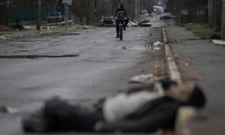 Cadavrele a 410 civili au fost găsite în regiunea Kiev după retragerea soldaţilor lui Putin. Ruşii spun că imaginile sunt fabricate