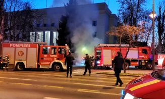 Incident șocant la sediul Ambasadei Rusiei din București: O maşină s-a izbit de porţile ambasadei şi a luat foc Şoferul a murit carbonizat