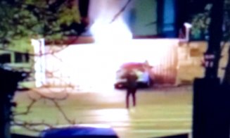 Incident șocant la sediul Ambasadei Rusiei din București: O maşină s-a izbit de porţile ambasadei şi a luat foc Şoferul a murit carbonizat
