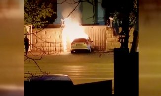 Incident șocant la sediul Ambasadei Rusiei: O maşină s-a izbit de porţile ambasadei. Şoferul şi-a dat foc şi a murit carbonizat