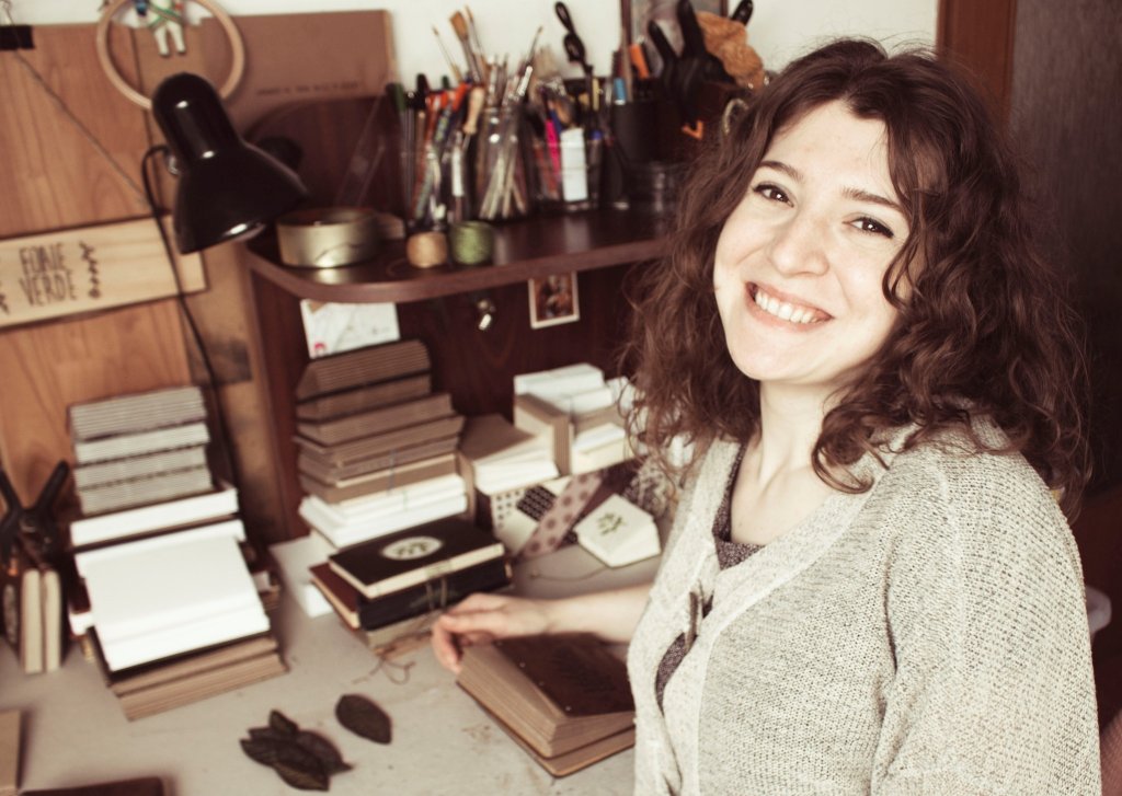 Pasiune transformată în business: Fosta profesoară de liceu care face bani cu agende realizate manual