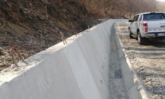 Se lucrează din nou la un drum județean cu probleme. S-a intrat în etapa finală