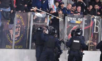 Amenzi de 4.000 lei, după  incidentele de la U Cluj - CSA Steaua. Ultrașii bucureșteni au intrat pe teren și au făcut distrugeri în tribune