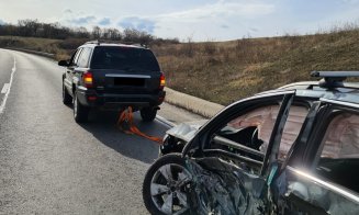 Accident pe Valcele - Apahida. Două mașini făcute praf