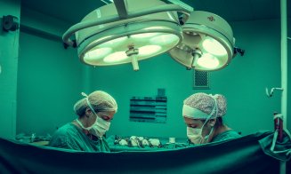 Descoperire ciudată a medicilor clujeni, în timpul unei operații. Au extras un lingou de aur din abdomenul unui pacient