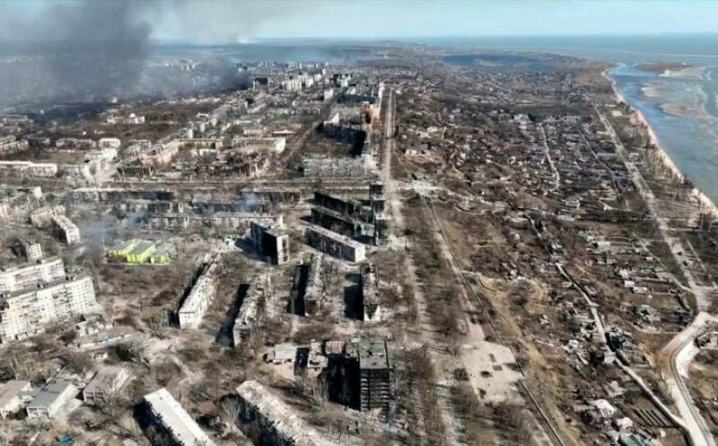 Măcel și în Mariupol. Zelenski afirmă că ar fi zeci de mii de morți
