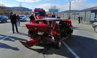 Accident cu două mașini pe Cluj - Turda. Traficul, dat peste cap