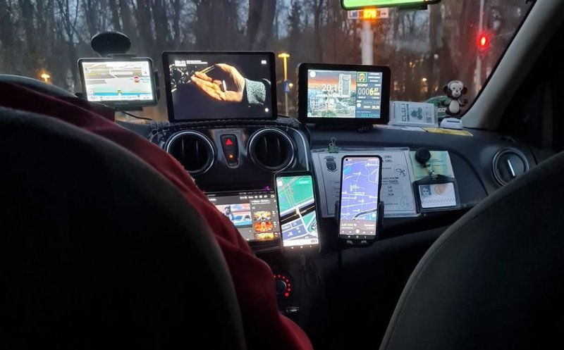 Clujul SMART! Taxi dotat cu 10 ecrane de bord: "În toată viața mea de călător cu taxiul nu am văzut așa ceva"