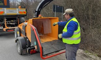 Se face curățenie pe marginea drumurilor județene din Cluj