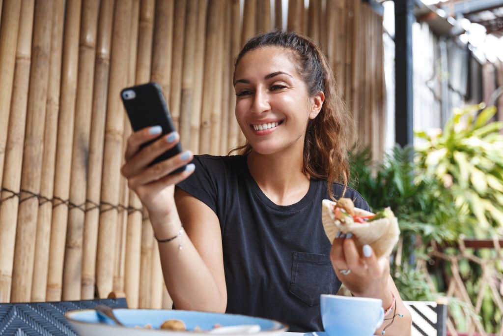 Cât câștigă influencerii din Cluj pe Instagram și Tik-Tok. Sumele ajung la câteva zeci de mii de euro