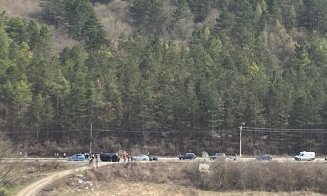 Accident cu trei mașini pe drumul Sfântul Ioan. Una s-a răsturnat/Intervine SMURD-ul