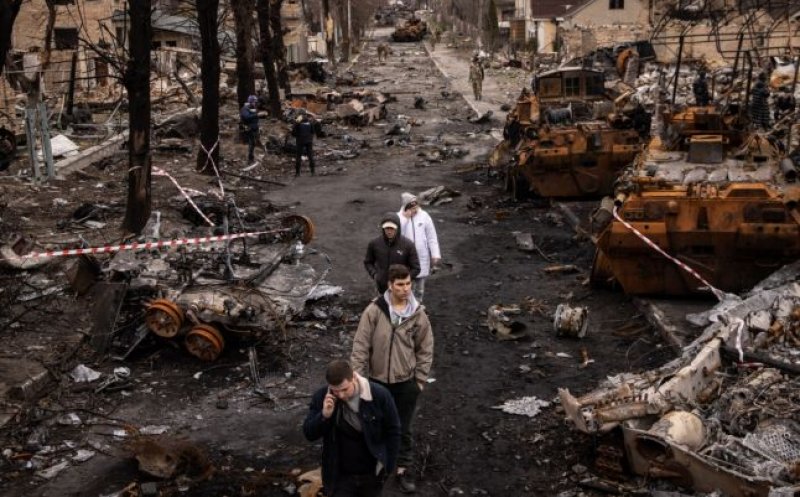 Ucrainenii din Nikolaiev beau apă din râuri şi izvoare. Bombardamentele i-au lăsat fără apă de patru zile