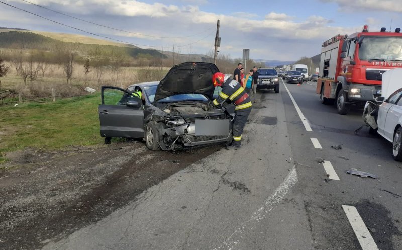 ACCIDENT în Gilău și circulație blocată: Trei persoane au ajuns la spital