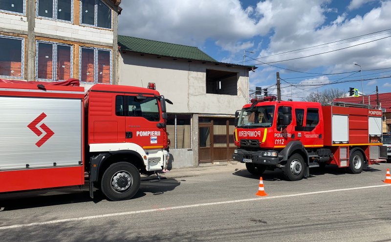 Incendiu la o casă din Cluj. Adolescent cu arsuri, preluat de SMURD