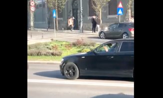 Un şofer din Cluj-Napoca şi-a primit înapoi mucul de tigară “scăpat” pe jos. Ce a făcut după aceea