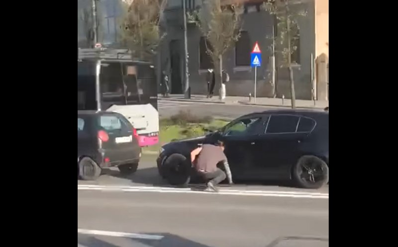 Mizeria umană, pe şoselele Clujului: Un şofer şi-a primit înapoi mucul de tigară “scăpat” pe jos. Ce a făcut după aceea