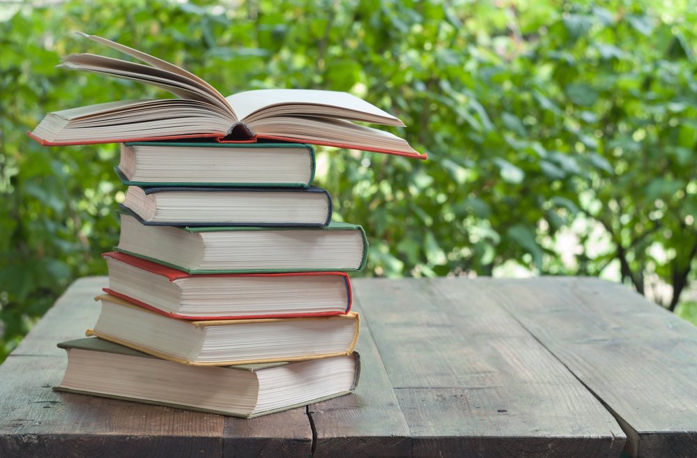 Mini biblioteci în Grădina Botanică. Clujenii pot dona sau împrumuta cărți