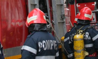 Cluj: Casă cuprinsă de flăcări. Intervin pompierii