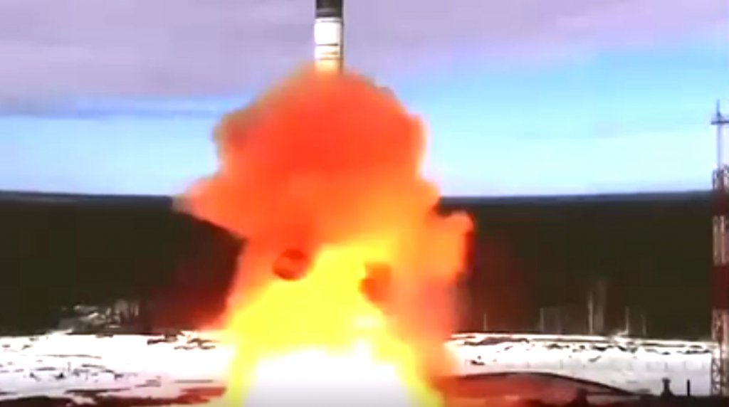 Putin anunță că a testat cu succes racheta nucleară „Satan 2”. Vrea să „le dea de gândit” celor care amenință Rusia
