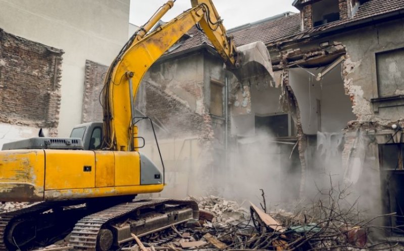 Boc promite să prezinte, în mai, construcții ilegale demolate în Clui-Napoca