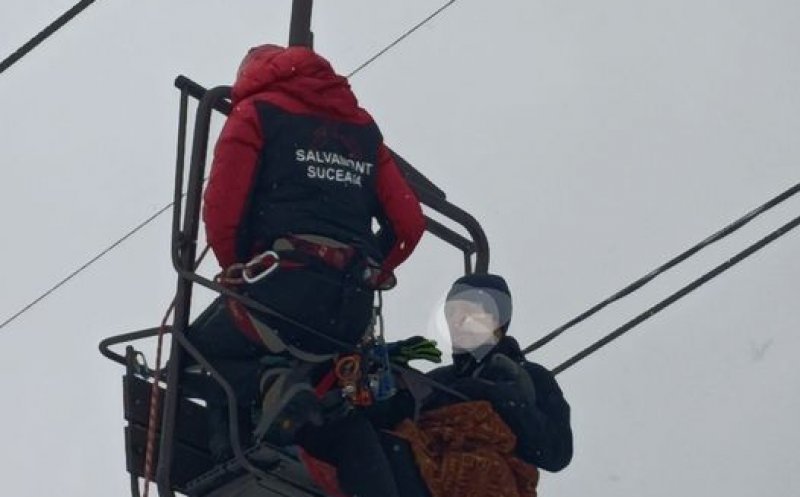 Zeci de turişti, blocați în telescaunul din staţiunea Vatra Dornei