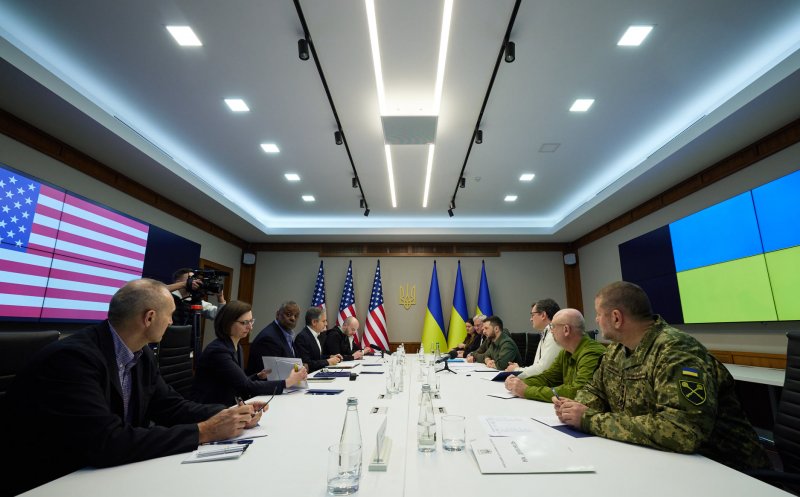 Zelenski s-a întâlnit la Kiev cu Blinken și Austin. SUA promite un ajutor militar de sute de milioane de dolari