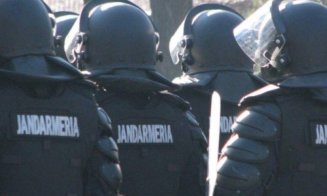 Incidente la U Cluj – Petrolul Ploieşti. Un suporter clujean a intrat pe teren / lacrimogene pentru evitarea conflictului între galerii