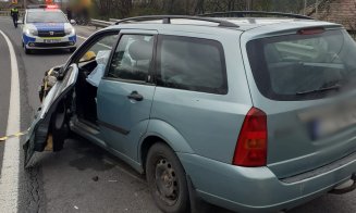 ACCIDENT în judeţul Cluj: Un şofer de 19 ani a trimis în spital două femei după ce a lovit o maşină de pe contrasens