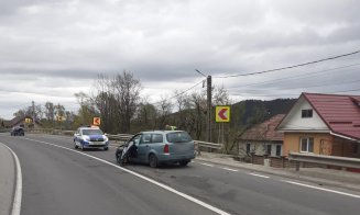 ACCIDENT în judeţul Cluj: Un şofer de 19 ani a trimis în spital două femei după ce a lovit o maşină de pe contrasens