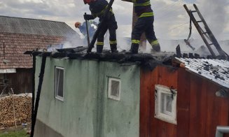 Incendiile se țin lanț la Cluj. Încă o casă a luat foc