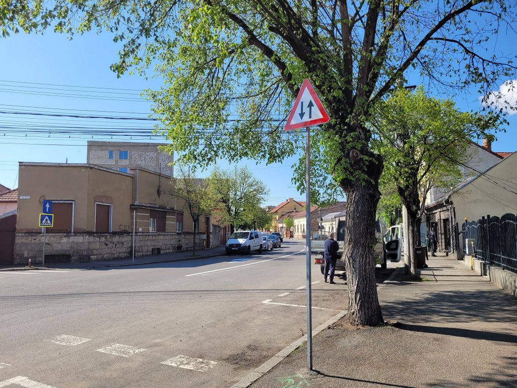 Modificări pe o stradă din centrul Clujului. De astăzi se circulă în ambele sensuri