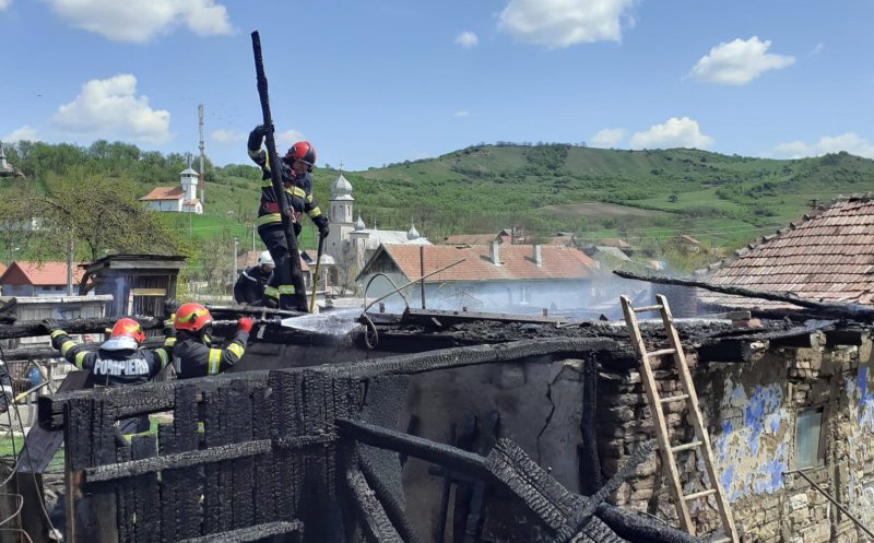 O scânteie și s-a declanșat dezastrul! Pompierii, chemați de urgență într-o localitate din Cluj