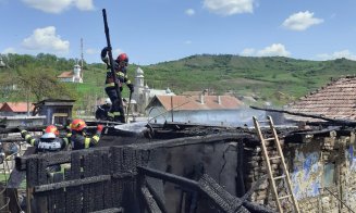 O scânteie și s-a declanșat dezastrul! Pompierii, chemați de urgență într-o localitate din Cluj