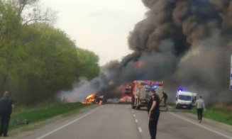 Ghinioanele se țin lanț de Ucraina. Peste 25 de persoane au murit într-un tragic accident rutier