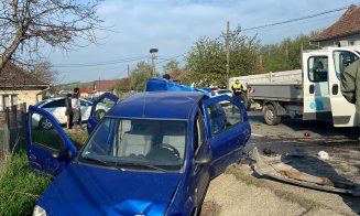 ACCIDENT GRAV în Cluj: Sunt implicate două autoturisme, un microbuz de transport persoane şi o autoutilitară