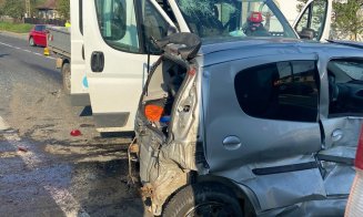 ACCIDENT GRAV în Cluj: Sunt implicate două autoturisme, un microbuz de transport persoane şi o autoutilitară