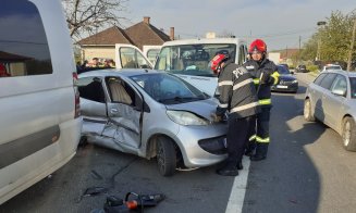 ACCIDENT GRAV în Cluj: Sunt implicate două autoturisme, un microbuz şi o autoutilitară