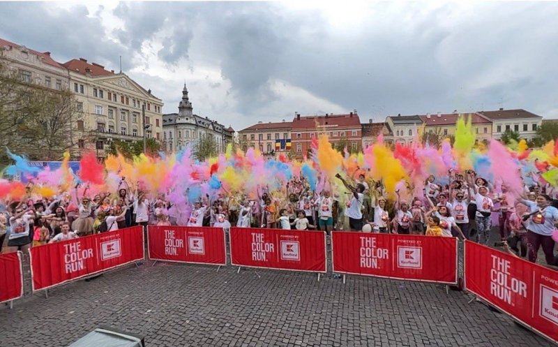 Cum a fost la The Color Run. Boc: „Culoare, energie și multă voie bună în centrul Clujului”. Bani pentru o familie cu 7 copii