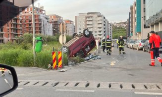 Mașină răsturnată într-un accident în Florești. Unul dintre șoferi, băut, drogat și fără permis