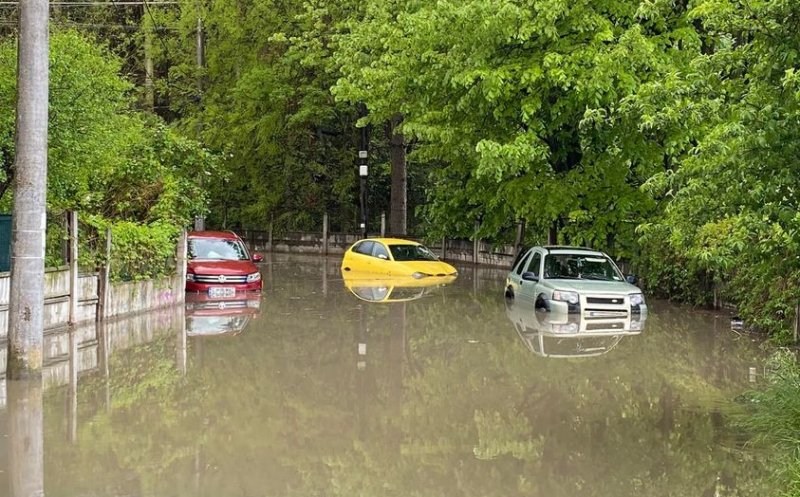 Fain la Cluj! Încă o serie de mașini naufragiate pe "canalul Borza" din Veneția Transilvaniei