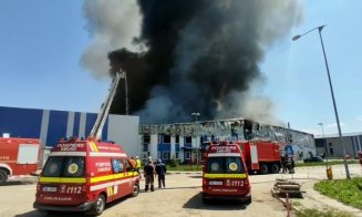 Incendiu de proporții la Dej. Arde hala unei fabrici de cauciucuri/ A fost transmis un mesaj de avertizare RO-ALERT