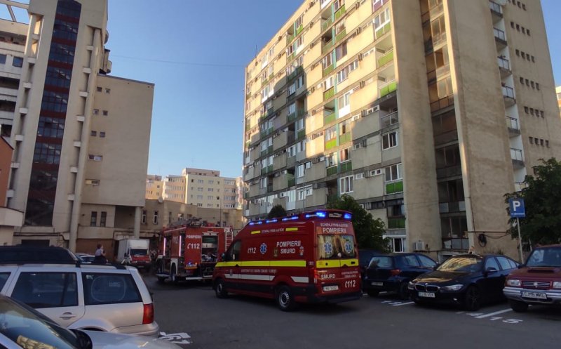 Incendiu într-un bloc din Mănăștur. Zeci de locatari s-au autoevacuat până la sosirea pompierilor