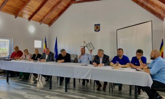 Alin Tișe s-a întâlnit cu locuitorii din Săndulești. Ce probleme i-au semnalat cetățenii