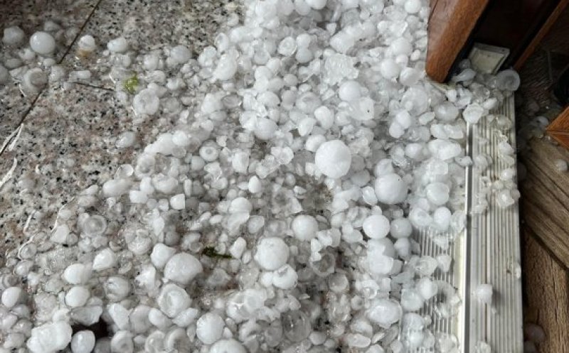 Furia naturii. Grindină de dimensiuni impresionante la Dej