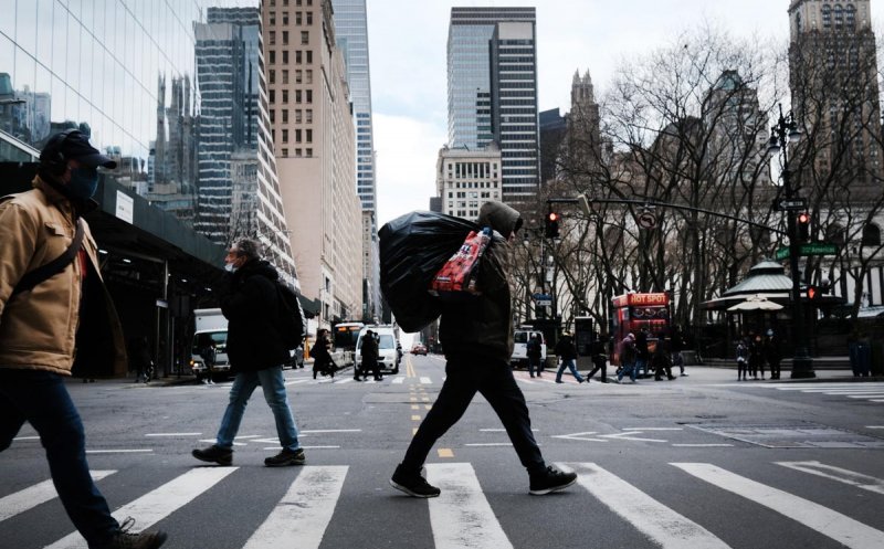 New York-ul, lovit de un nou val de COVID. Autoritățile cer populației să revină la purtarea măştii în interior