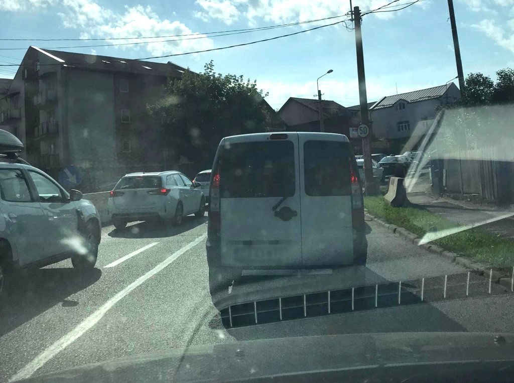 Trafic à la Cluj: "Când am drum Zorilor - Mănăştur, o iau prin Făget". "Dar no... ne place la Cluj. Dacă nu ne-ar plăcea, nu am cumpăra apartamente mai scumpe decât în Miami"