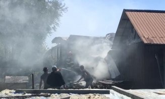 Incendiu puternic la o magazie din Cluj. Au intervenit pompierii și SMURD-ul