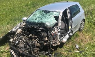 Accident GRAV în Căpușu Mare. Impact violent între un TIR și o mașină/ O tânără a rămas încarcerată