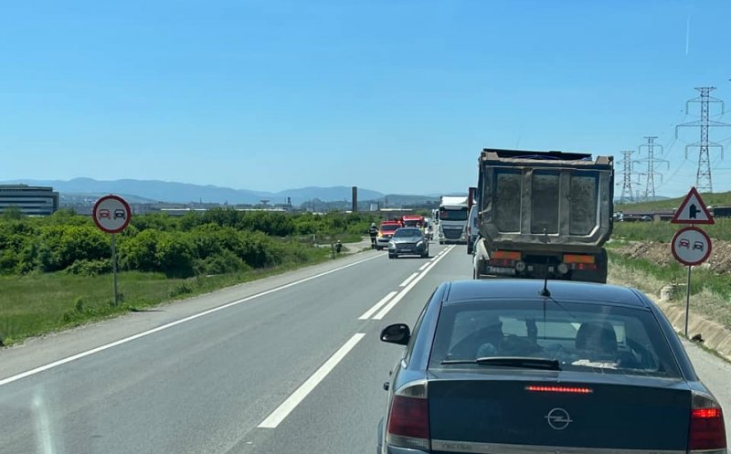 Accident pe Muncii. Se circulă în coloană