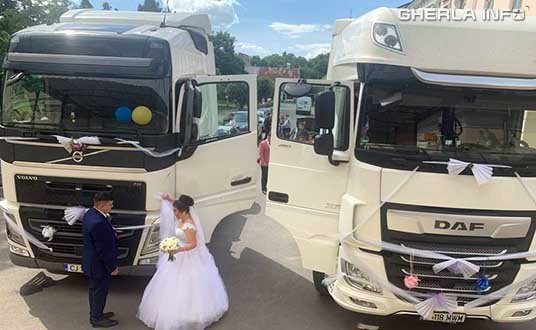 Mire și mireasă, cu TIR-ul la starea civilă